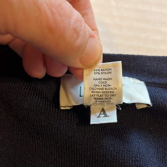 AnnTaylor loft-size M-navy,white bead trim, scoop neck, short sleeve, snap front - Picture 4 of 10